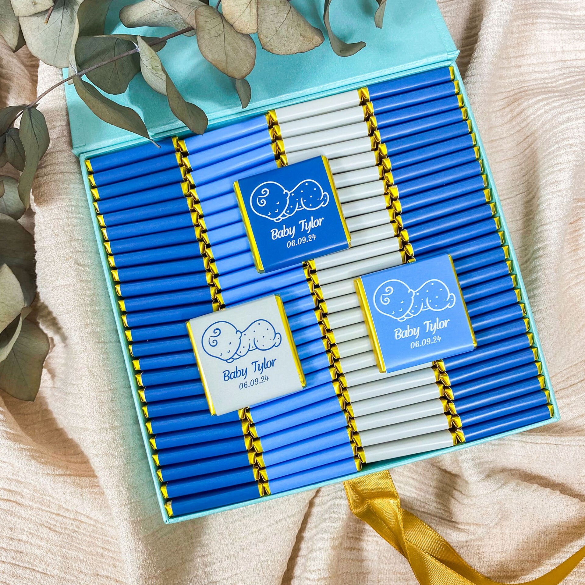 Sert Kutulu Erkek Bebek Çikolata Kutusu