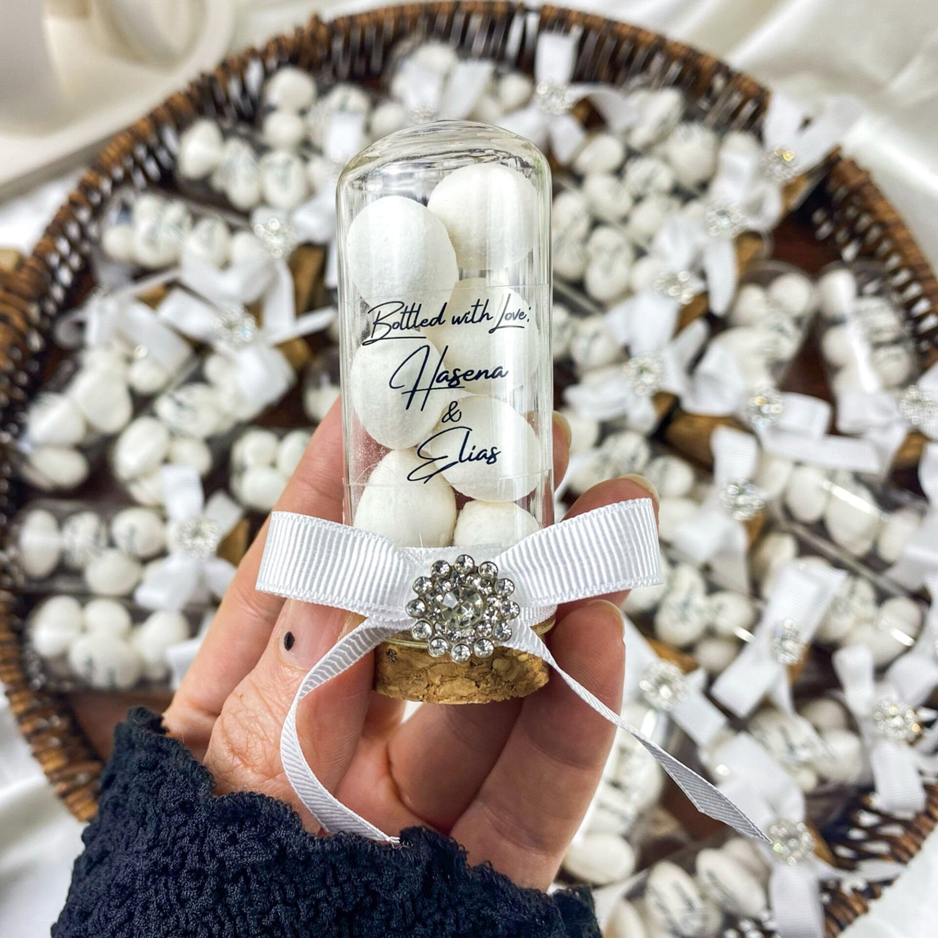 Cam Tüplü Badem Şekeri