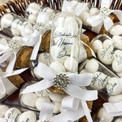 Cam Tüplü Badem Şekeri